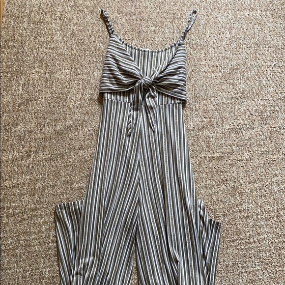 Vertical striped pantsuit! - Picture 1 of 5